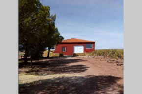 Casita de campo con vistas a una laguna